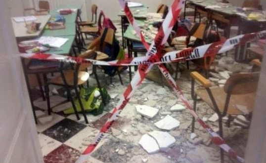 Crollo soffitto scuola, una maestra e due bimbi feriti a Ostuni