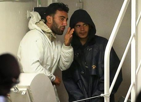 Naufragio barcone, arrestati presunti scafisti