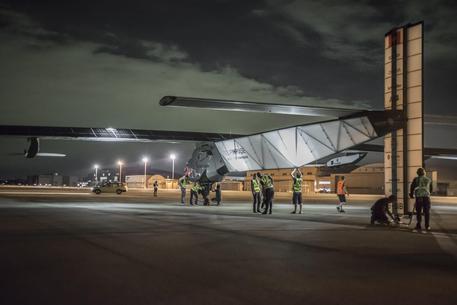 Scienza, Solar Impulse 2 pronto per la tratta più lunga: 7900 km senza carburante
