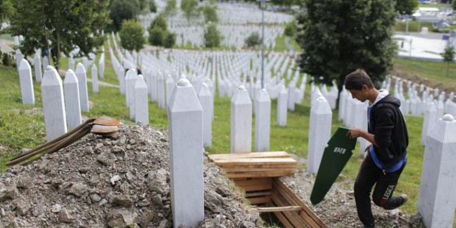 Massacro Srebrenica, vent’anni dopo la Bosnia non dimentica