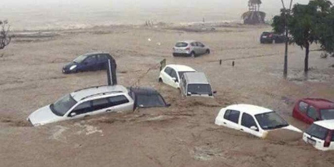 Calabria maltempo: nubifragi e auto trascinate in mare