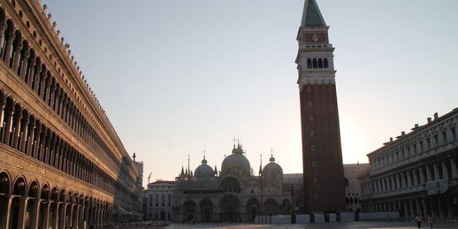 Venezia si chiude al turismo, fra tornelli, ticket, conta-persone e prenotazioni