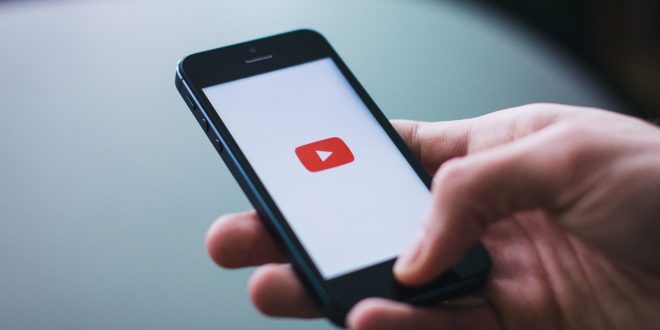 Adolescente ricoverata per dipendenza da Youtube